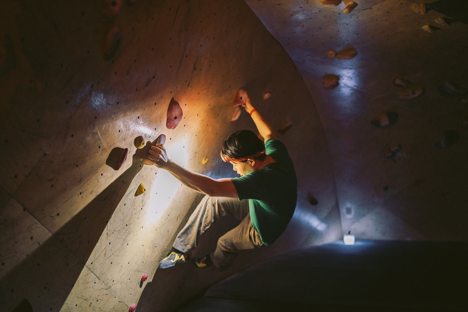 Brooklyn Boulders Climbs the Night with LuminAID-LuminAID