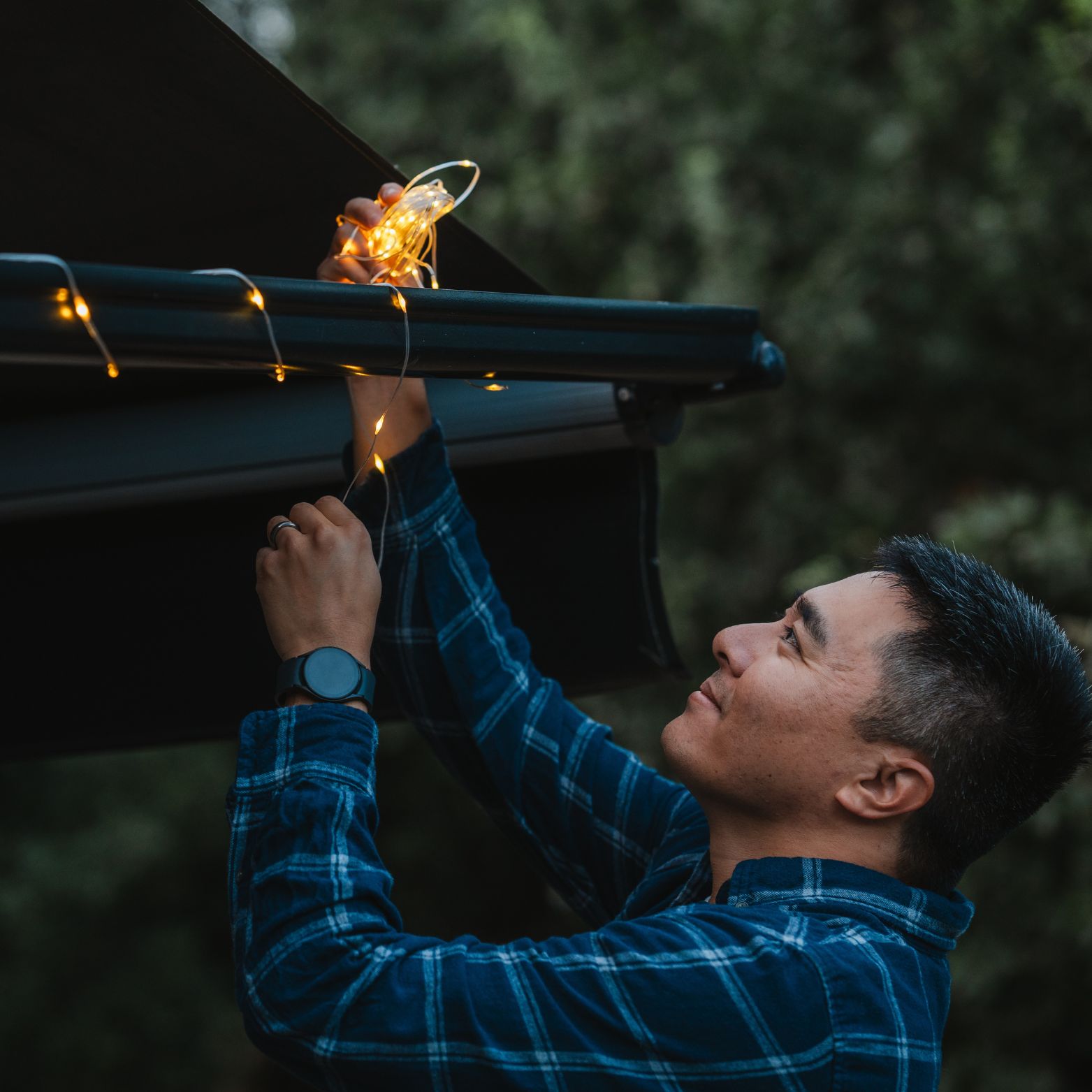 A man hanging the solar string light